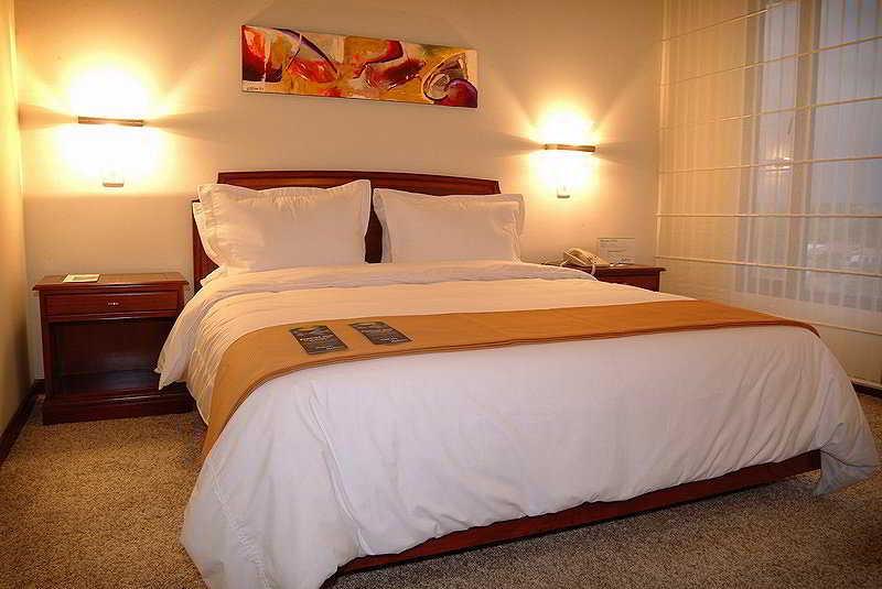 Nh Cali Royal Hotel Quarto foto