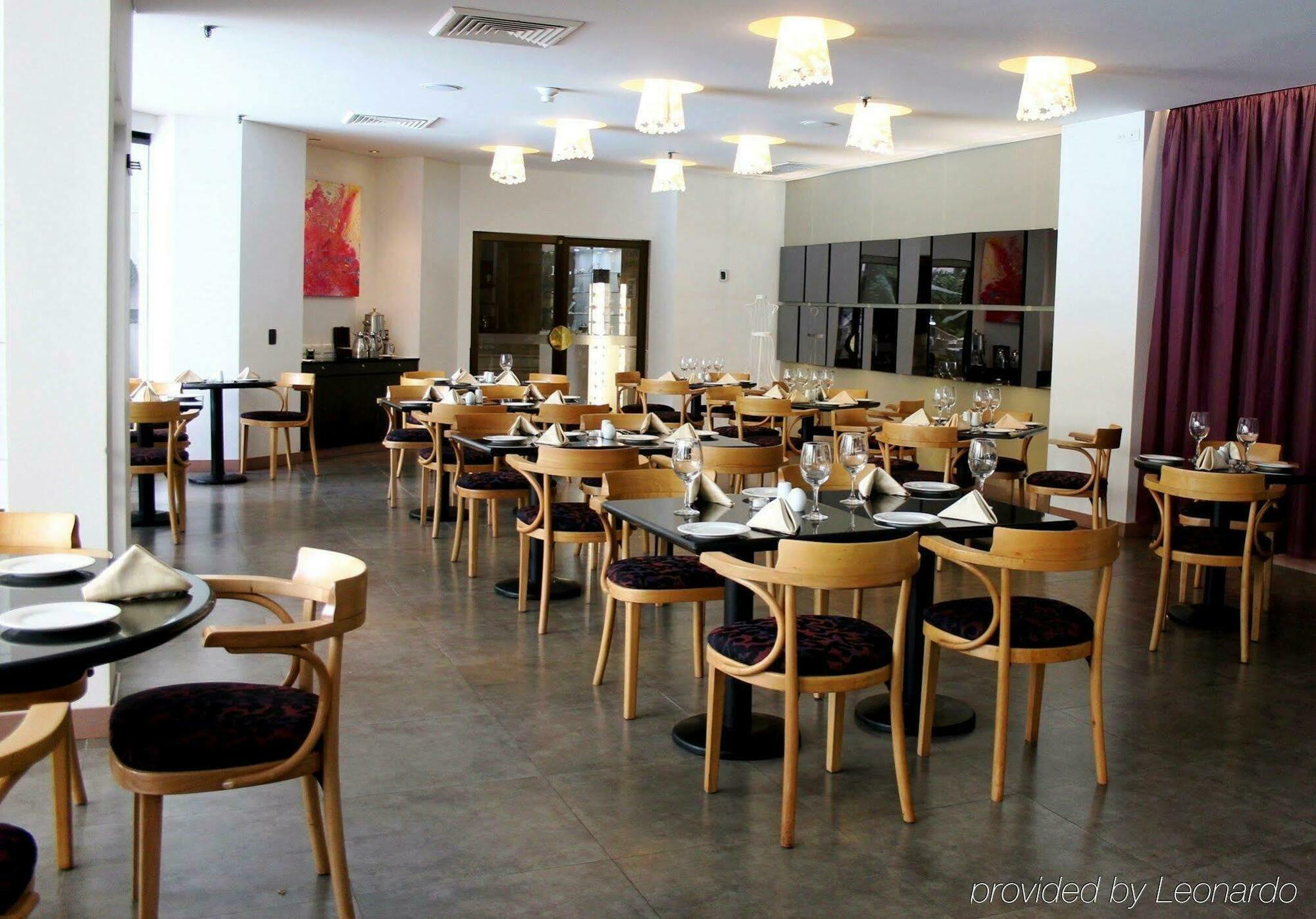 Nh Cali Royal Hotel Restaurante foto